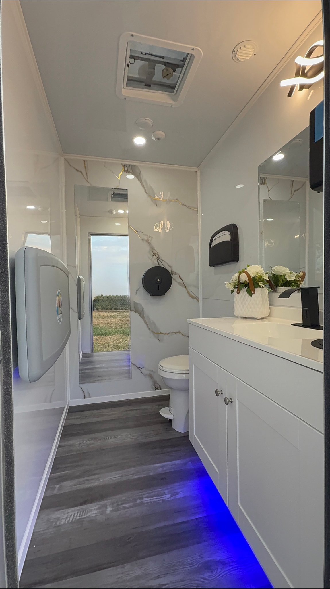 Royal Trailer - Interior Full View