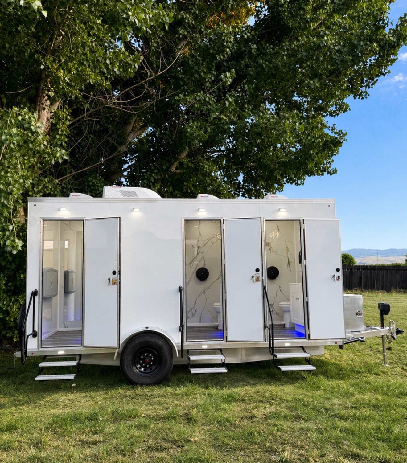 Royal Trailer - Exterior Daytime View